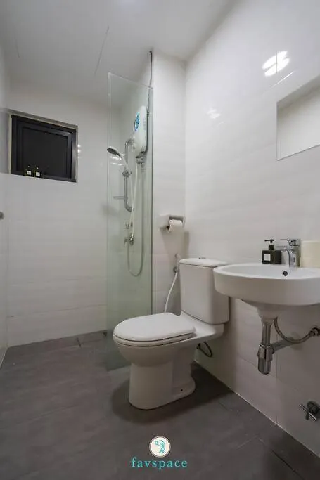 Lovely 4-Bedroom Condo With Pool For 6 Pax - Cheras Kuala Lumpur 0*,
