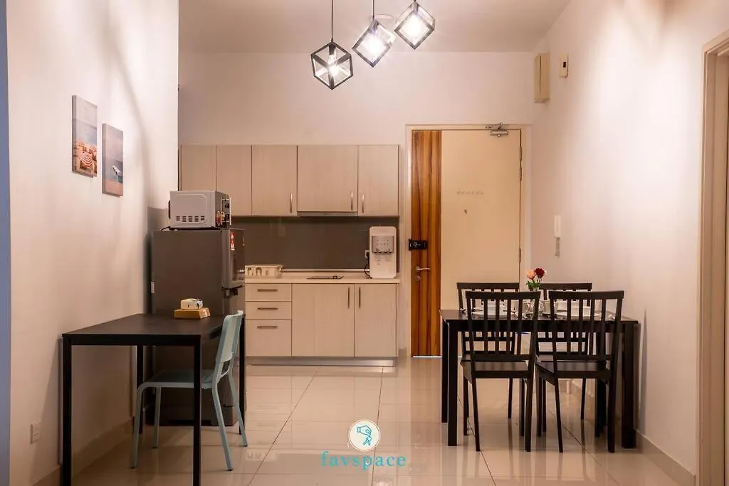 Lovely 4-Bedroom Condo With Pool For 6 Pax - Cheras Kuala Lumpur