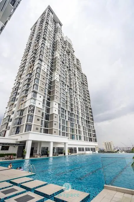 Lovely 4-Bedroom Condo With Pool For 6 Pax - Cheras Kuala Lumpur 0*,  Malajsie