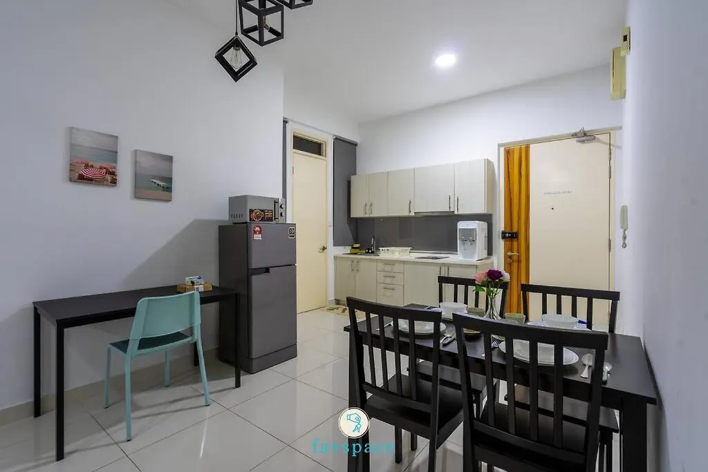 Lovely 4-Bedroom Condo With Pool For 6 Pax - Cheras Kuala Lumpur 0*,
